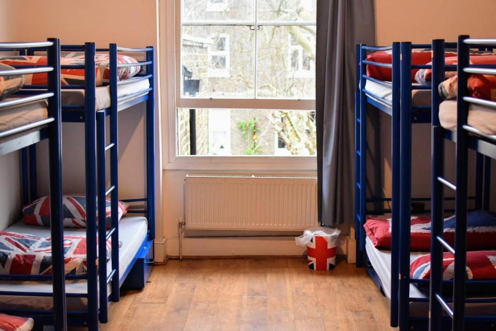 Postel nebo postele na pokoji v ubytování Saint James Backpackers