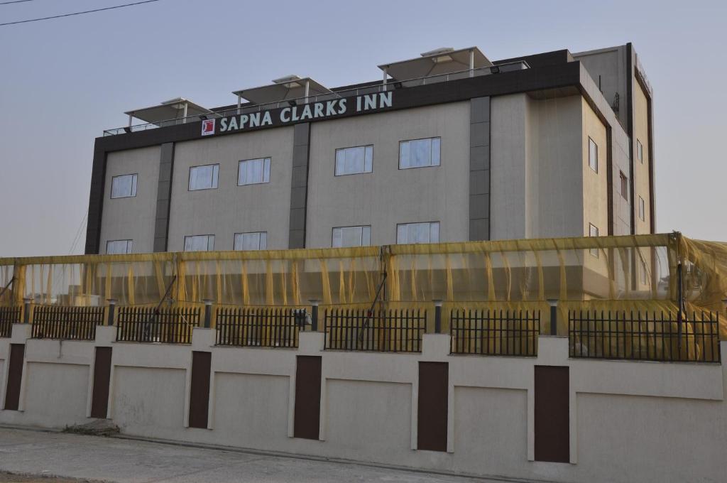 Sapna Clarks Inn Lucknow, Lucknow (updated prices 2024)