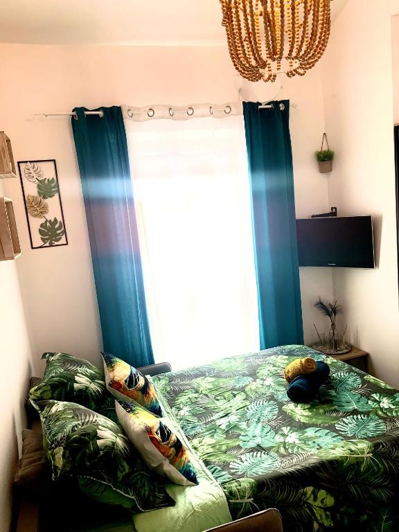 Posteľ alebo postele v izbe v ubytovaní Paris studio cosy climatisé