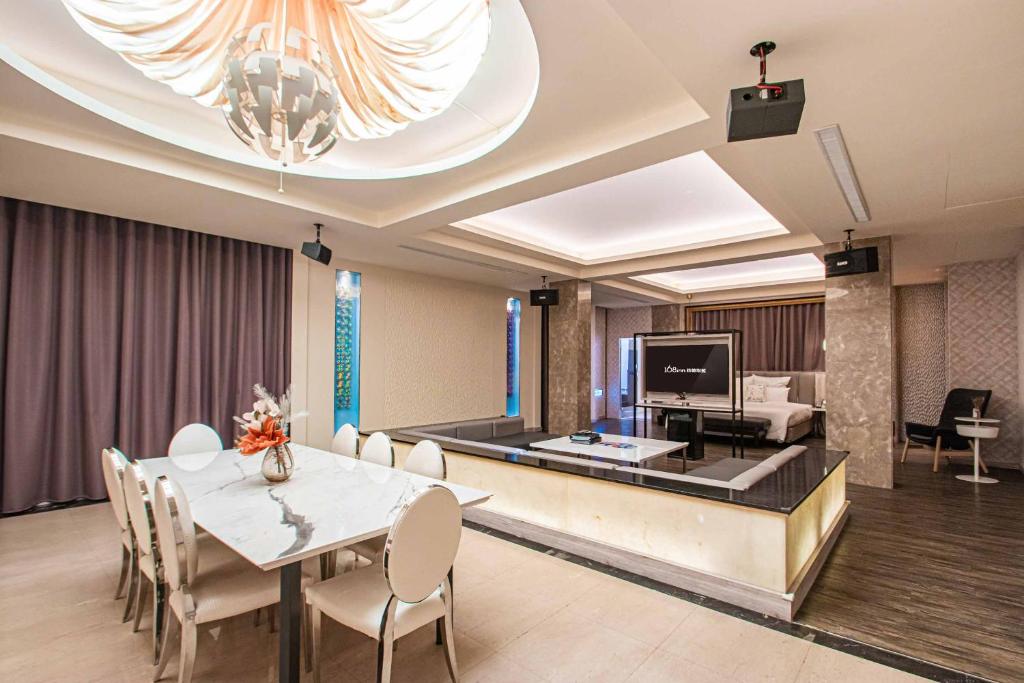 TV a/nebo společenská místnost v ubytování Six Star Motel-Zhongli