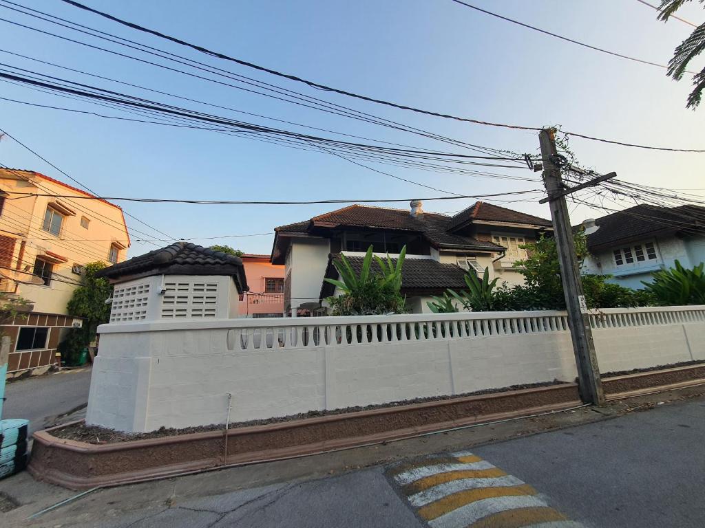 3 BR Cozy Home Skytrain View BKK - Maison De Trois Chambres