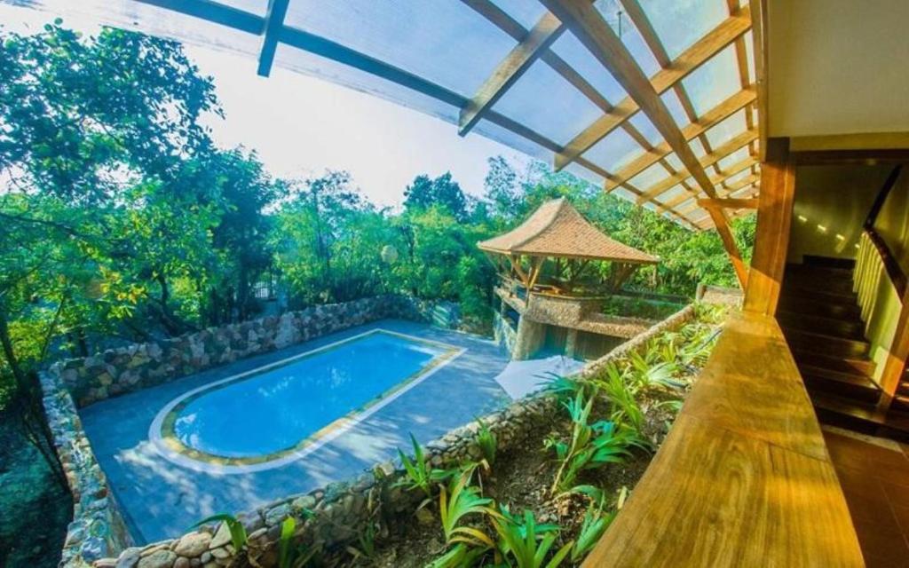 Bazén v ubytování Veranda Natural Resort nebo v jeho okolí