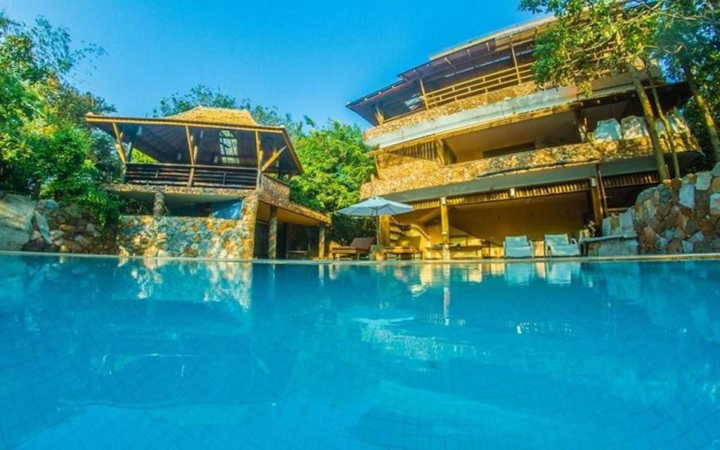 Bazén v ubytování Veranda Natural Resort nebo v jeho okolí