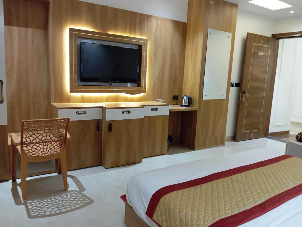 Postel nebo postele na pokoji v ubytování Masaga by Qcent, Gurugram
