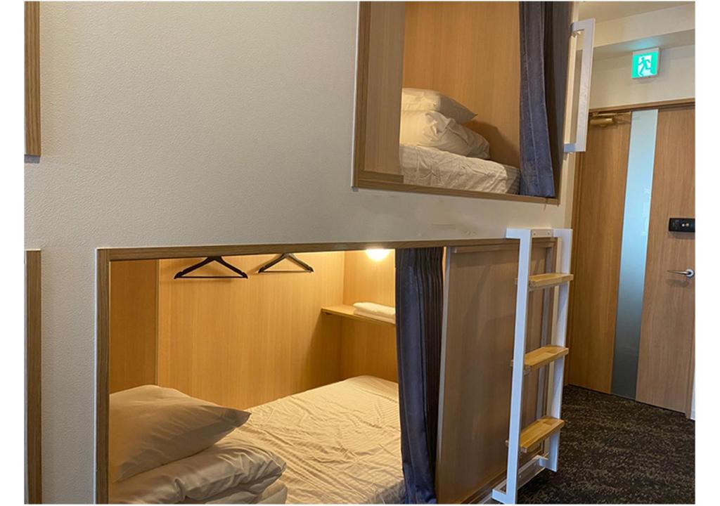 Postel nebo postele na pokoji v ubytování 難波ゲストハウスjakotelplus 難波店