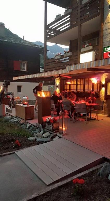 Restoran või mõni muu söögikoht majutusasutuses Apart-hotel Channa