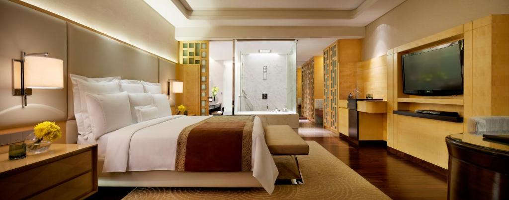 Postel nebo postele na pokoji v ubytování JW Marriott Hotel Chandigarh