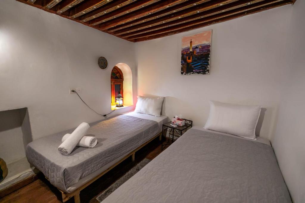 Postel nebo postele na pokoji v ubytování RIAD DAR DIWAN