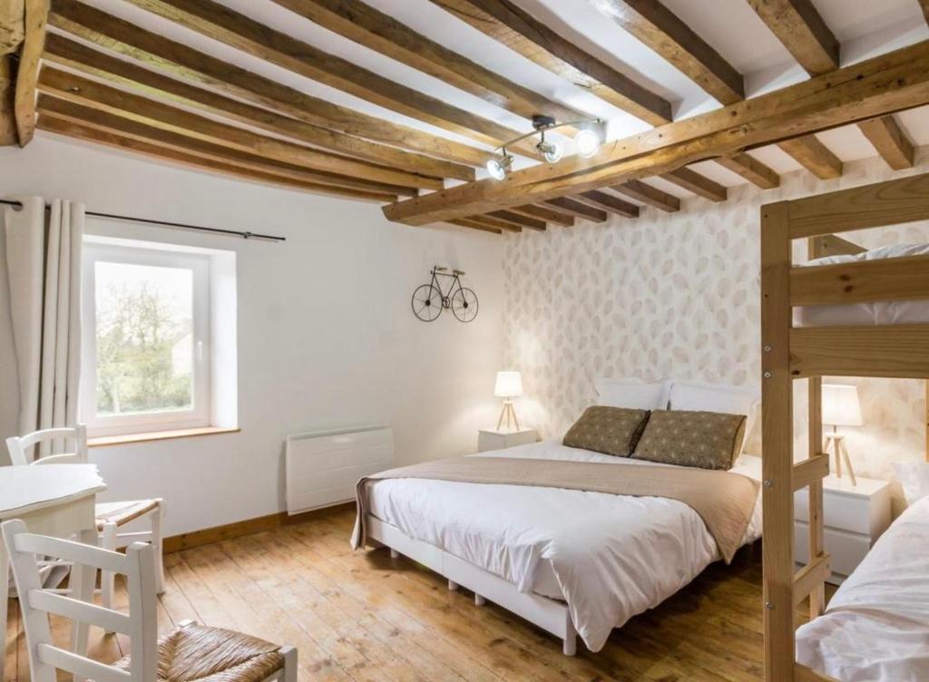 Postel nebo postele na pokoji v ubytování L'Îlot Pomme Cottage
