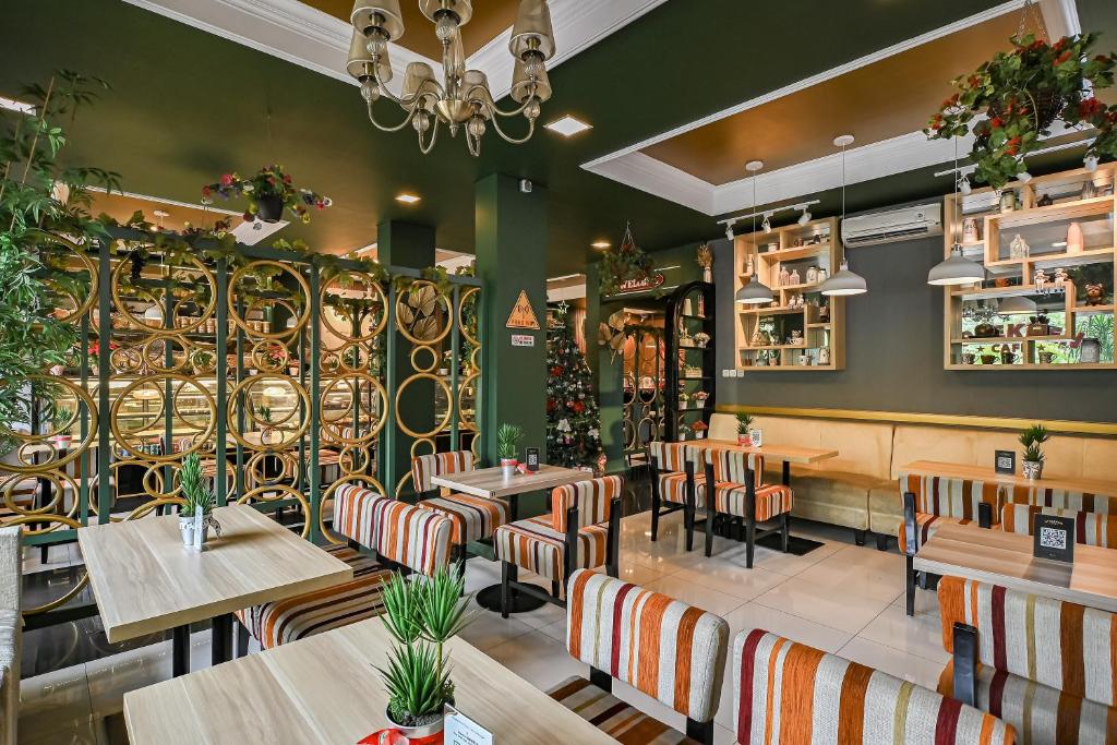 Restaurace v ubytování Bangreng Inn Hotel