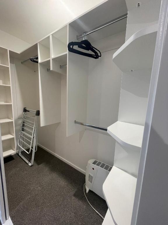 Luxury CBD 2 Bed Near Riverside Market Free Parking! - Resim 38