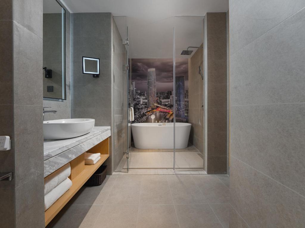 Park Inn by Radisson Tianjin Jinghai Wanda Plaza - Suite Premium Con Cama King