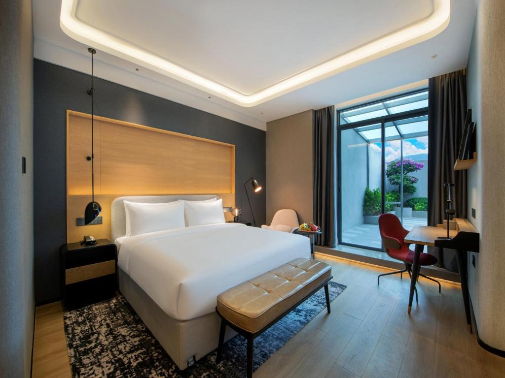 Postel nebo postele na pokoji v ubytování Park Inn by Radisson Zhuhai Gaolan Port