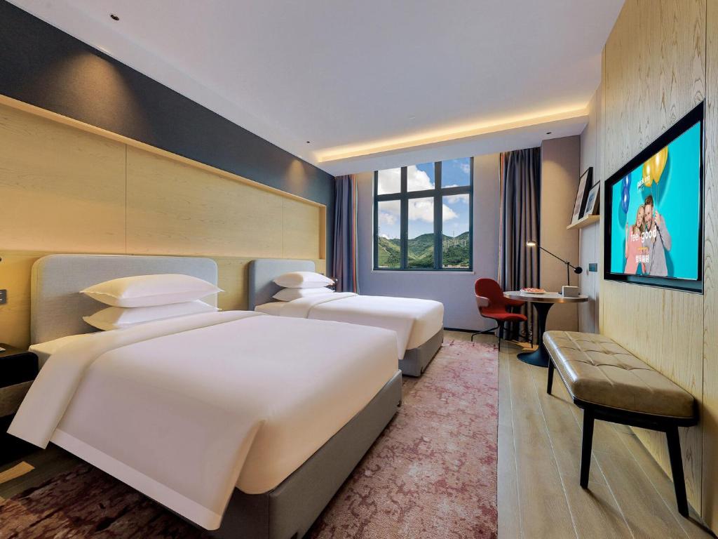 TV a/nebo společenská místnost v ubytování Park Inn by Radisson Zhuhai Gaolan Port
