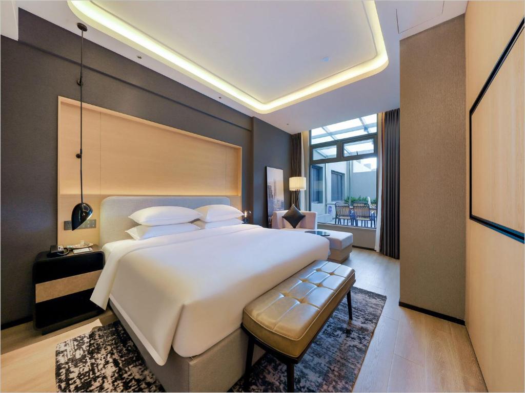 Postel nebo postele na pokoji v ubytování Park Inn by Radisson Zhuhai Gaolan Port