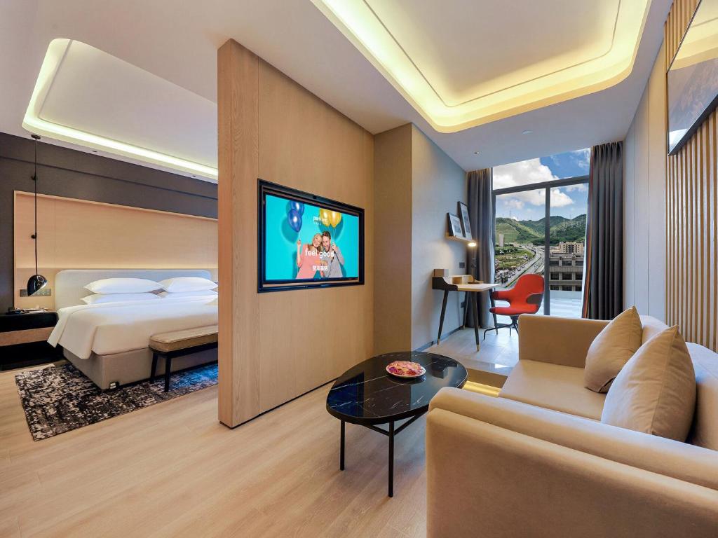 TV a/nebo společenská místnost v ubytování Park Inn by Radisson Zhuhai Gaolan Port