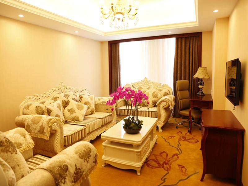 Vienna International Hotel Shanghai Hongqiao Airport Convention and Exhibition Center Huaxu Highway - Deluxe Suite