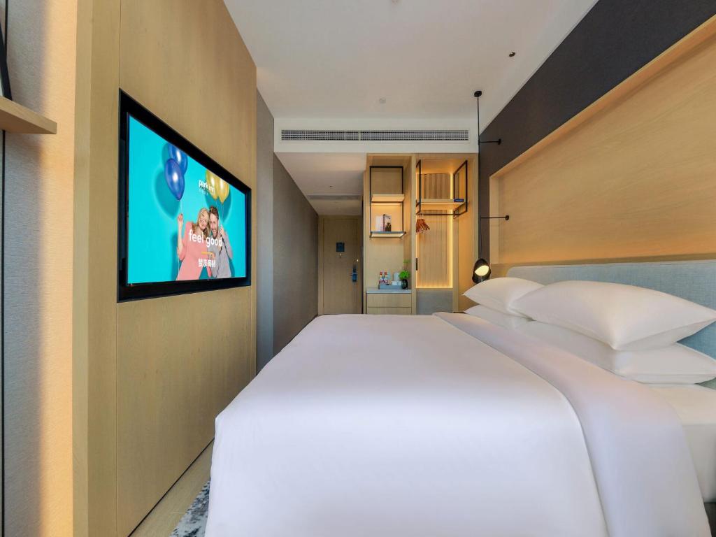 Postel nebo postele na pokoji v ubytování Park Inn by Radisson Zhuhai Gaolan Port