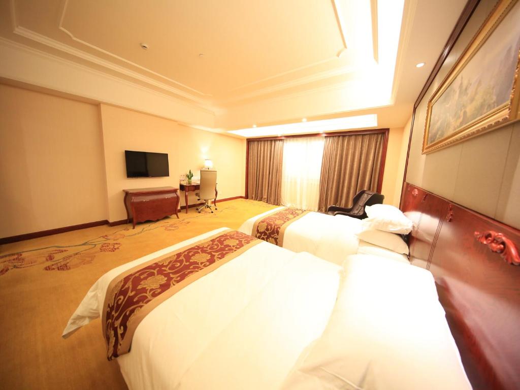 Vienna International Hotel Shanghai Hongqiao Airport Convention and Exhibition Center Huaxu Highway - Triple Sleepy Room