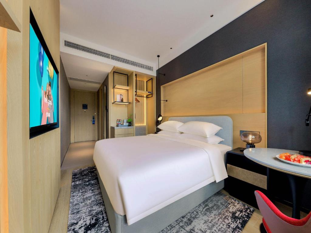 Postel nebo postele na pokoji v ubytování Park Inn by Radisson Zhuhai Gaolan Port