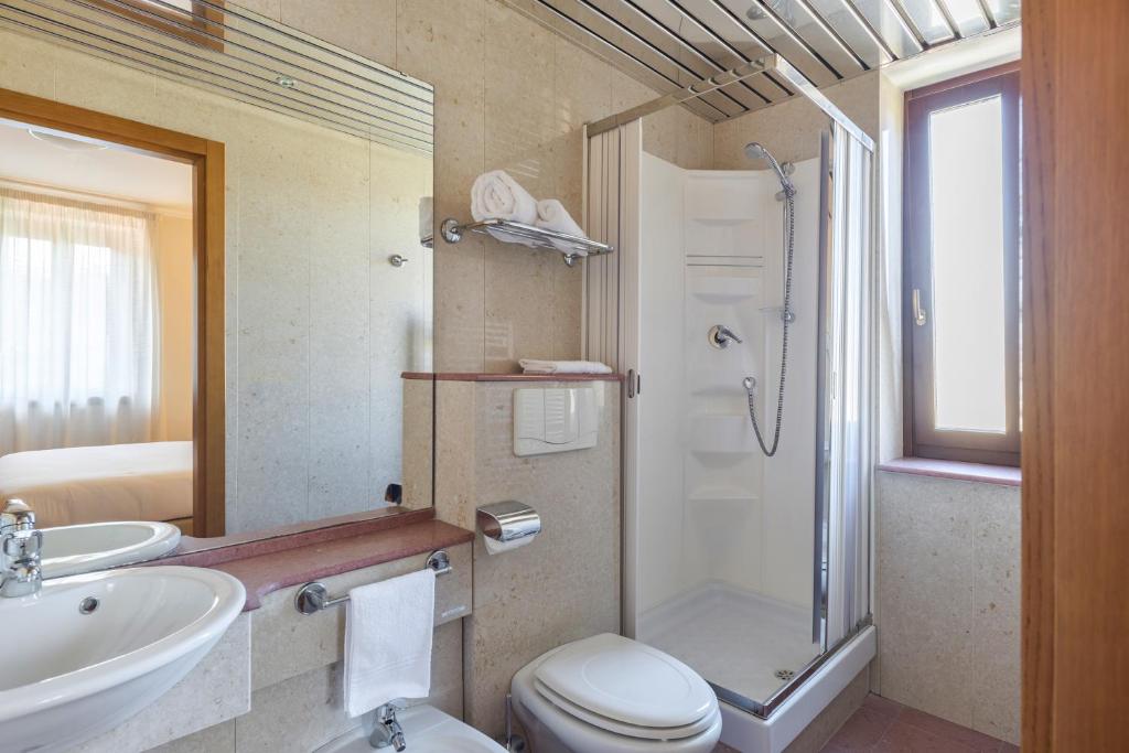 Koupelna v ubytování Albergo La Pace