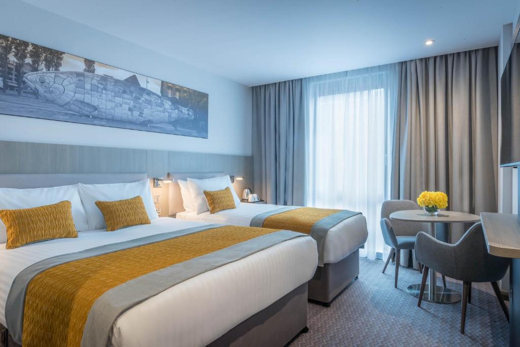 
Superior King and Single Room
