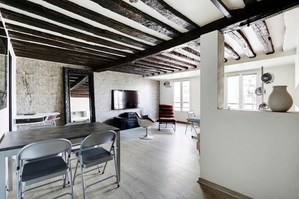 Paris Marais Beaubourg Area