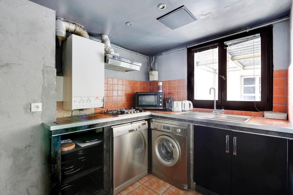 Paris Marais Beaubourg Area