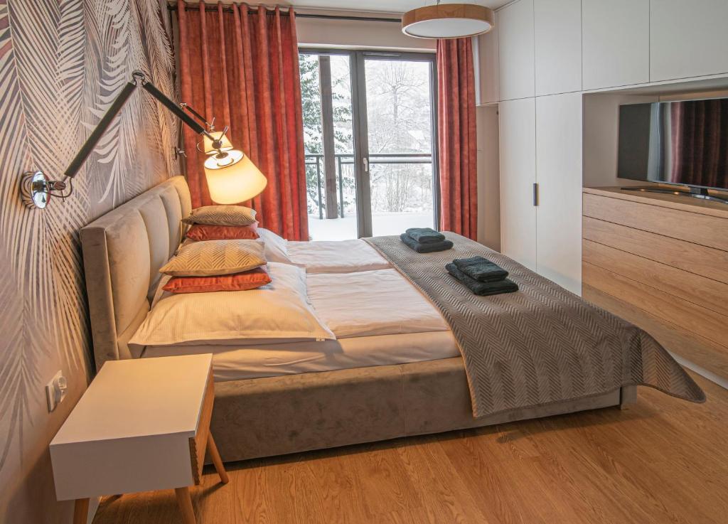 Posteľ alebo postele v izbe v ubytovaní Wonder Home - Apartamenty Karpatia Resort tuż przy stoku i blisko szlaków turystycznych
