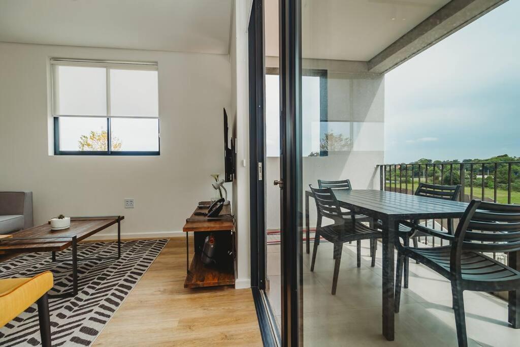 301 Le Jardin - Image 13