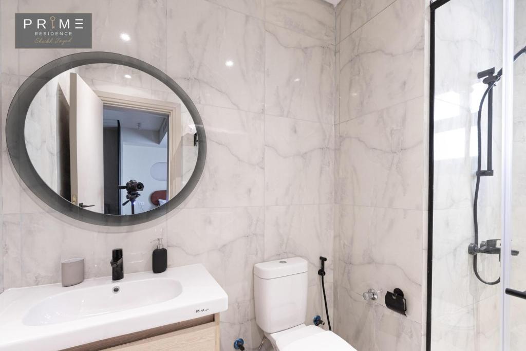 A bathroom at Prime Residence Sheikh Zayed