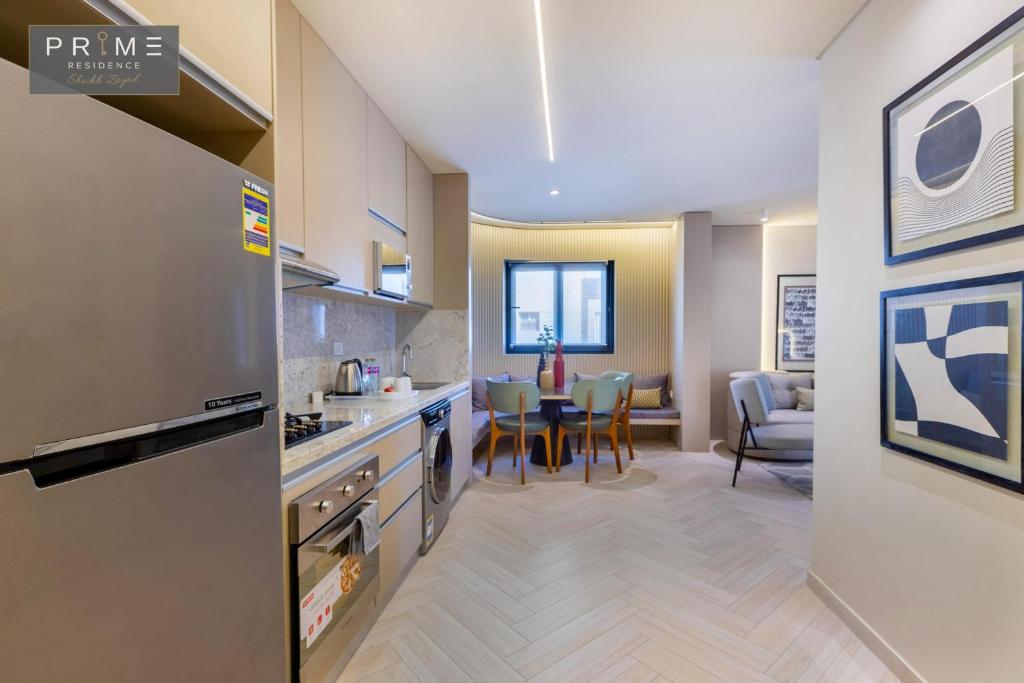 A kitchen or kitchenette at Prime Residence Sheikh Zayed