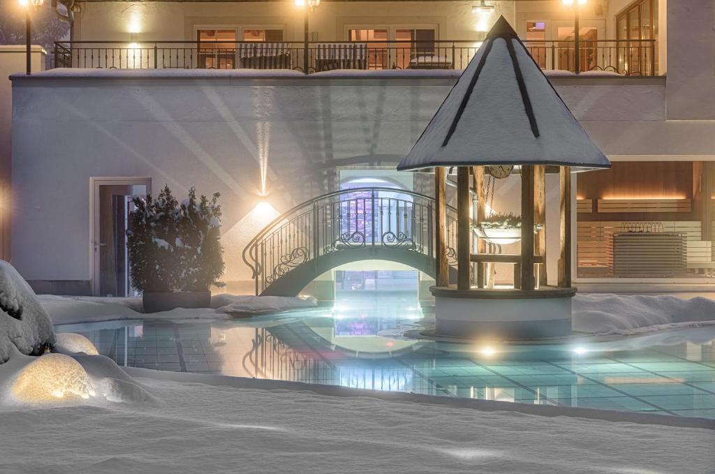 Bazén v ubytování Hotel Bismarck nebo v jeho okolí