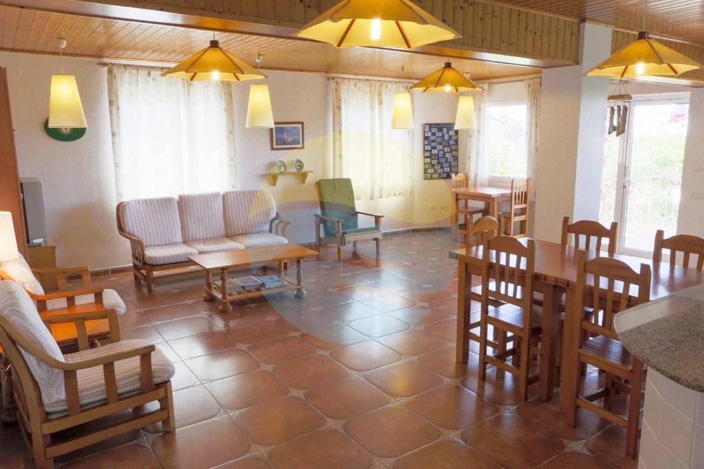 Posedenie v ubytovaní Riuebre - Casa rural para 11 personas con piscina y vistas al Río Ebro - Deltavacaciones