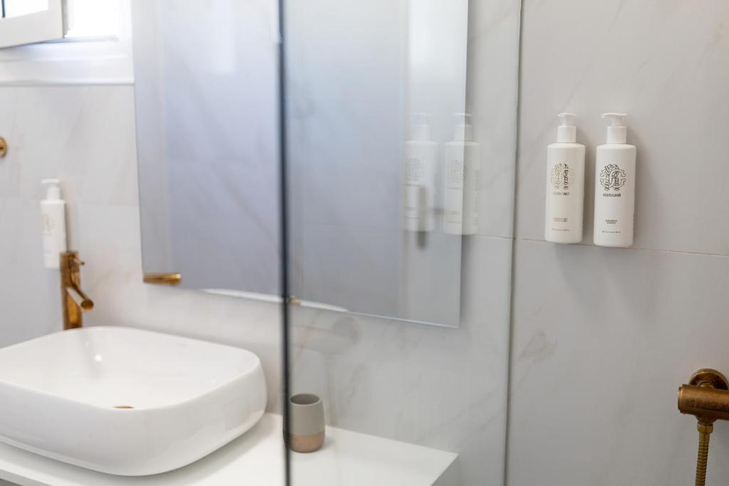 Adonis Hotel Studios & Apartments - 6