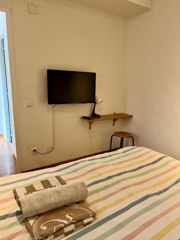 Central 2 bedroom flat in heart of Eaux-vives - Resim 13