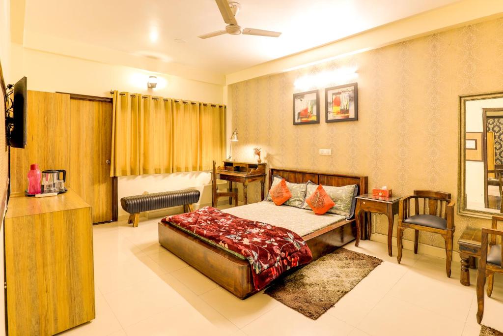 Postel nebo postele na pokoji v ubytování House Of Comfort Greater Noida Luxury