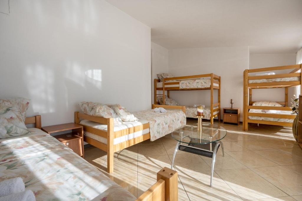 Postel nebo postele na pokoji v ubytování Apartments Vrabac