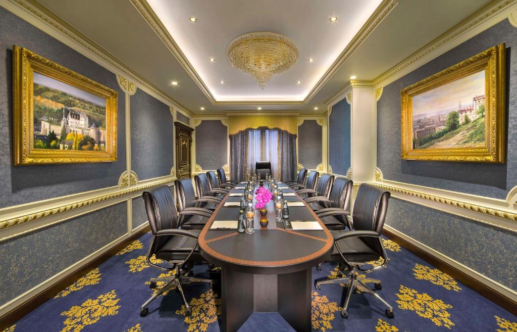 Royal Rose Abu Dhabi, a Curio Collection by Hilton Affiliated Hotel - Resim 41