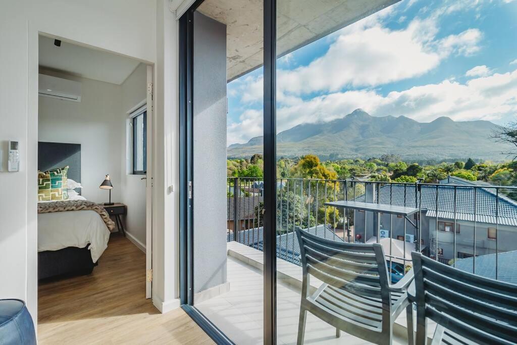 306 Le Jardin - Image 19