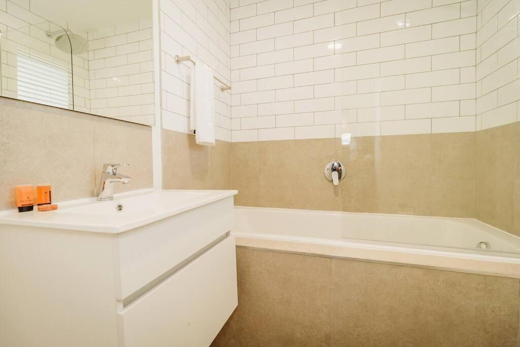 306 Le Jardin - Image 20