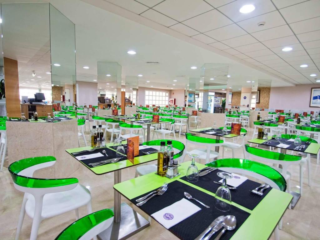 Restaurace v ubytování Hotel Servigroup Calypso