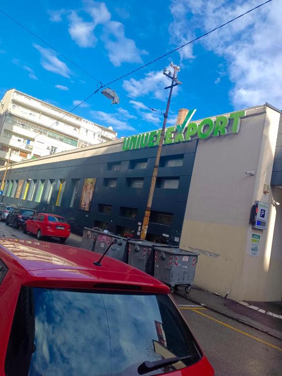 Budova, kde se kapslový hotel nachází
