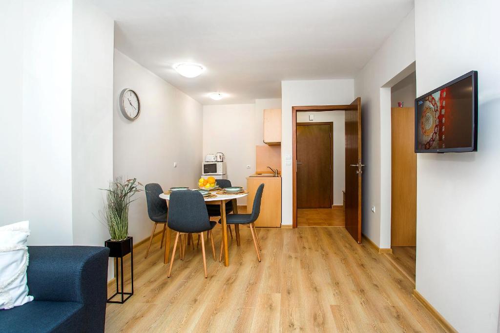 TV a/nebo společenská místnost v ubytování Studio - Apartments Castle Complex 2