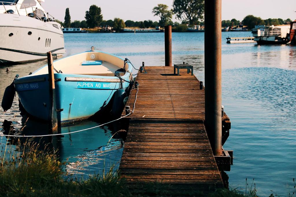 Výhled na řeku, která protéká v blízkosti luxury tent