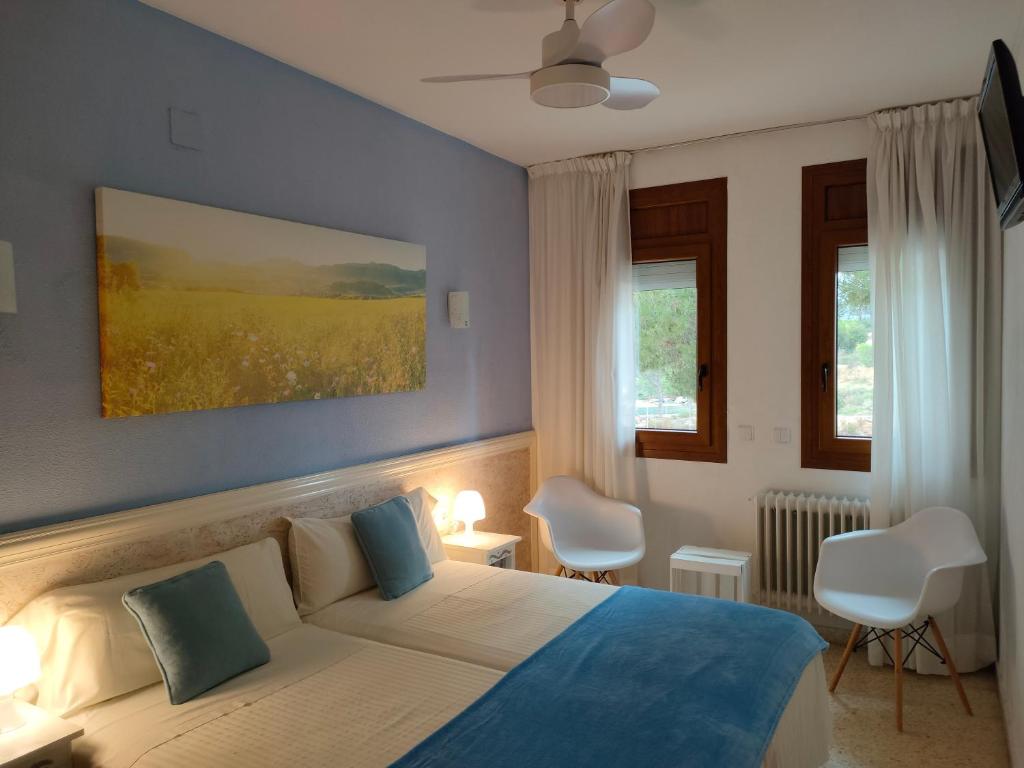 Postel nebo postele na pokoji v ubytování Hostal Los Pinares