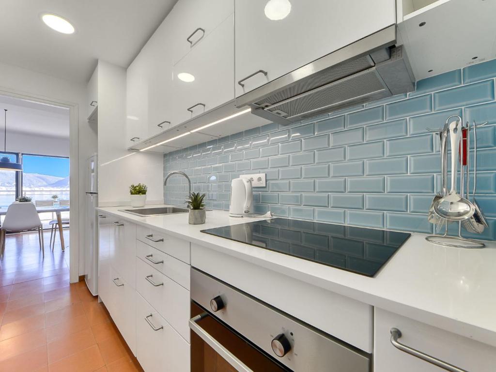 Kuchyňa alebo kuchynka v ubytovaní Apartment Rhodas by Interhome