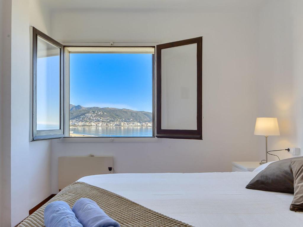 Posteľ alebo postele v izbe v ubytovaní Apartment Rhodas by Interhome