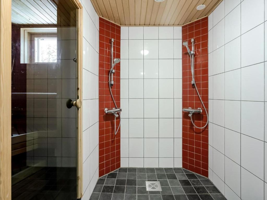 Koupelna v ubytování Holiday Home Mustijoenranta by Interhome