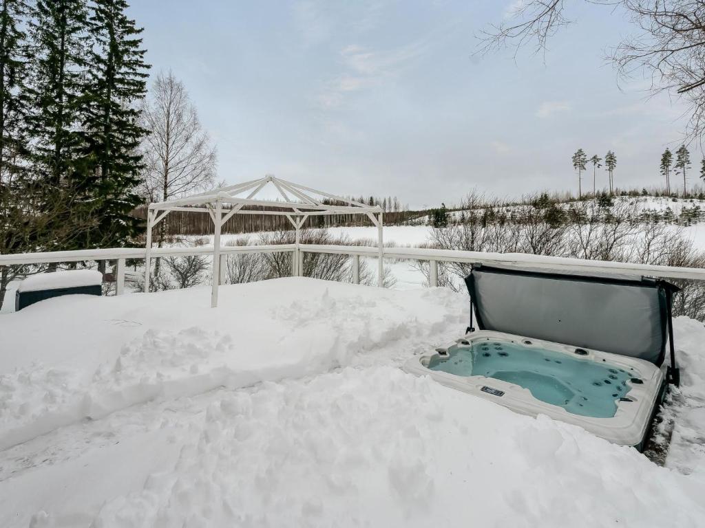 Holiday Home Mustijoenranta by Interhome v zimě